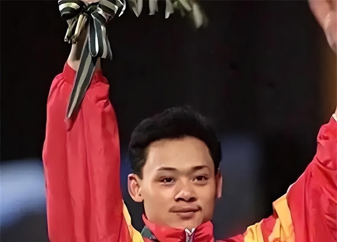 举重冠军下场_来个举重的冠军怎么说_举重冠军来自哪里